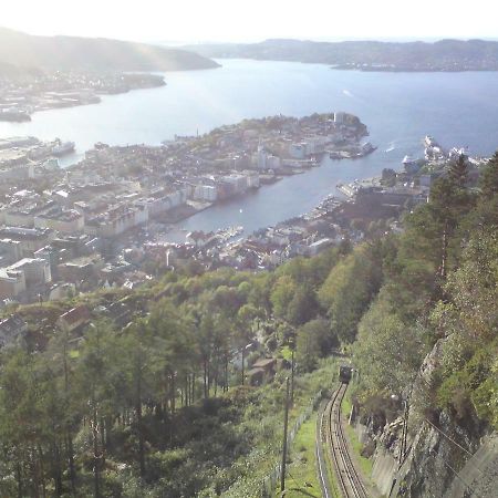 Central Location In The Heart Of Historic Bergen Buitenkant foto
