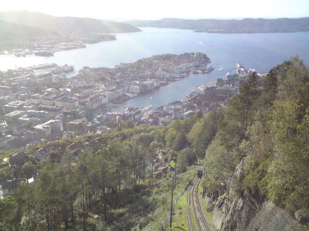 Central Location In The Heart Of Historic Bergen Buitenkant foto