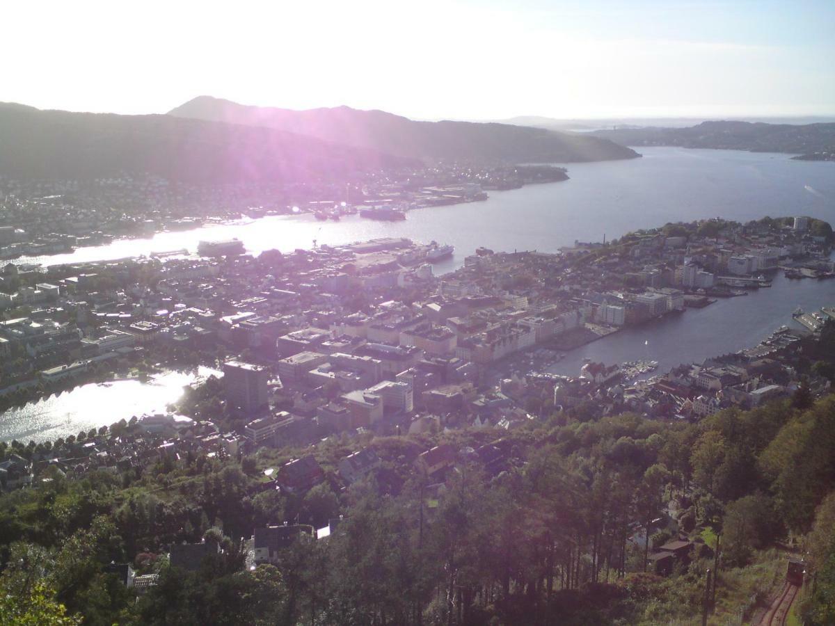 Central Location In The Heart Of Historic Bergen Buitenkant foto