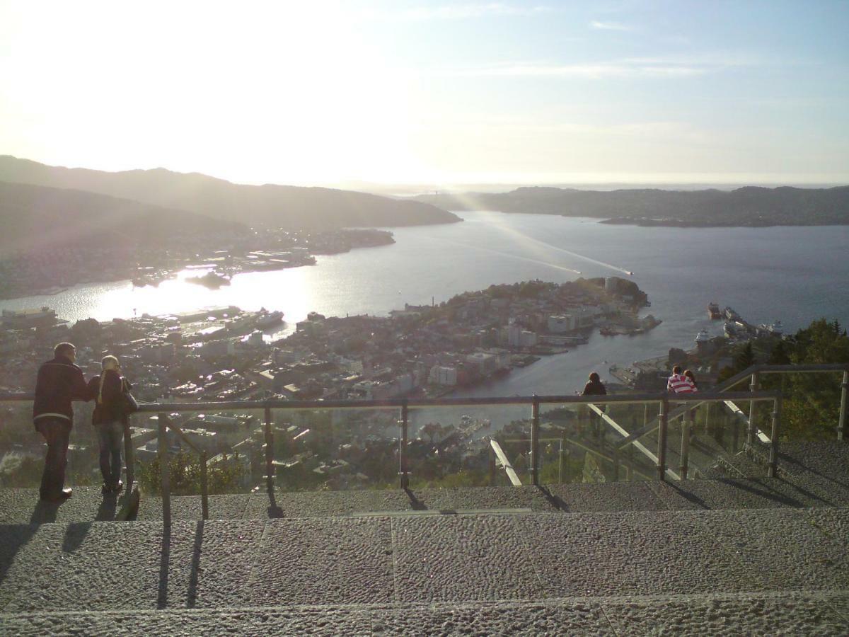 Central Location In The Heart Of Historic Bergen Buitenkant foto